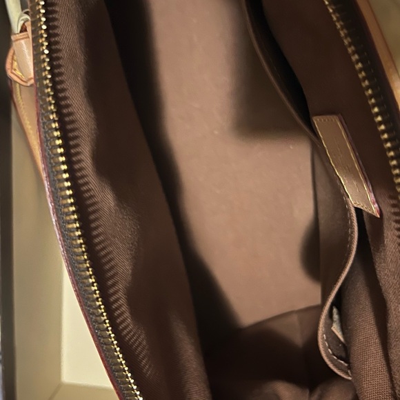 Louis Vuitton luxury handbag - Picture 3 of 5